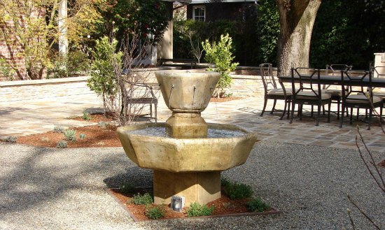 Fountain and Outdoor Dining Patio 